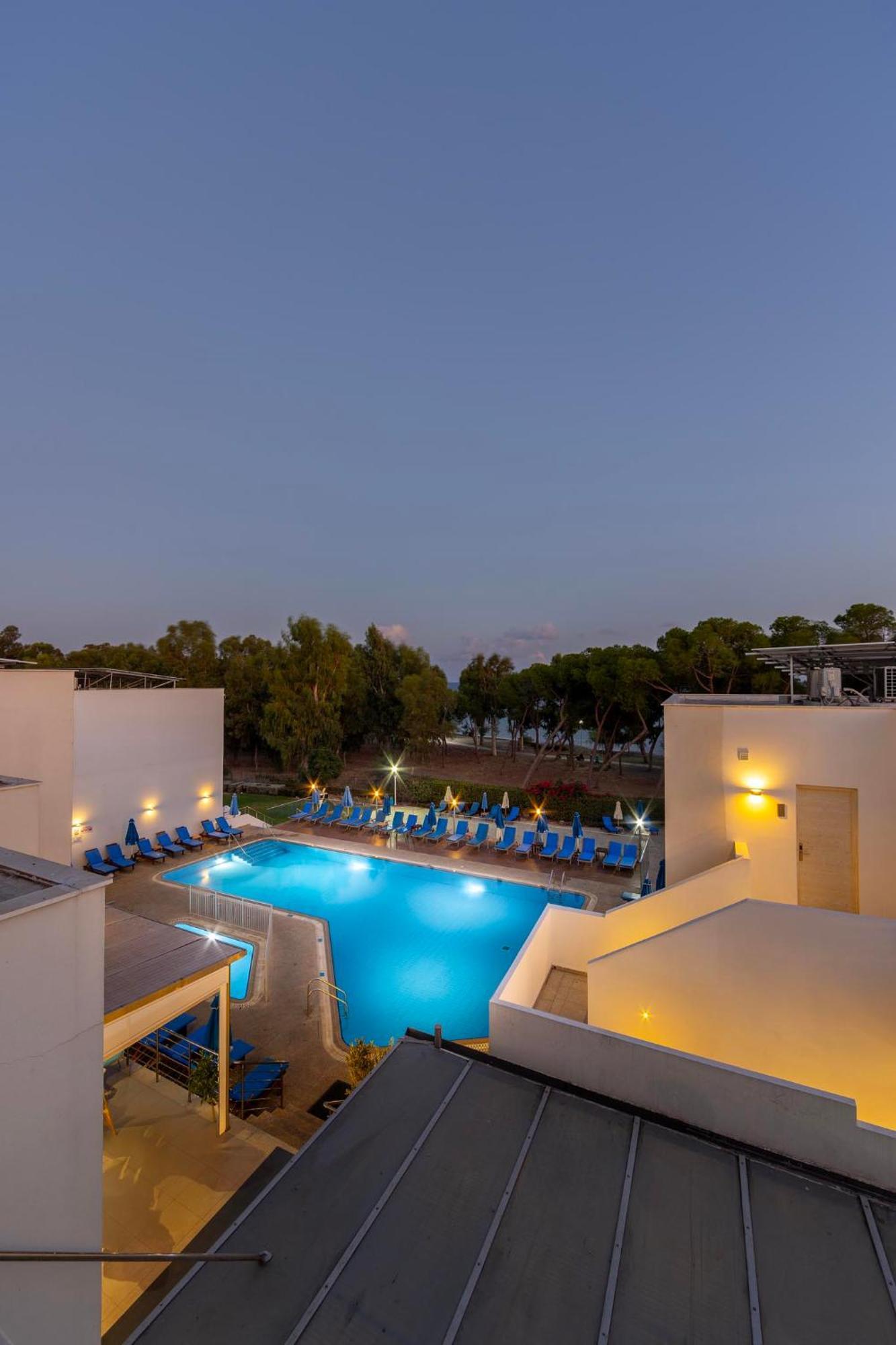 Park Beach Hotel Limassol Exterior photo